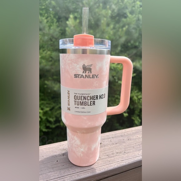 Stanley Quencher 40oz H2.0 Flowstate in Peach Tie Dye - Picture 1 of 2
